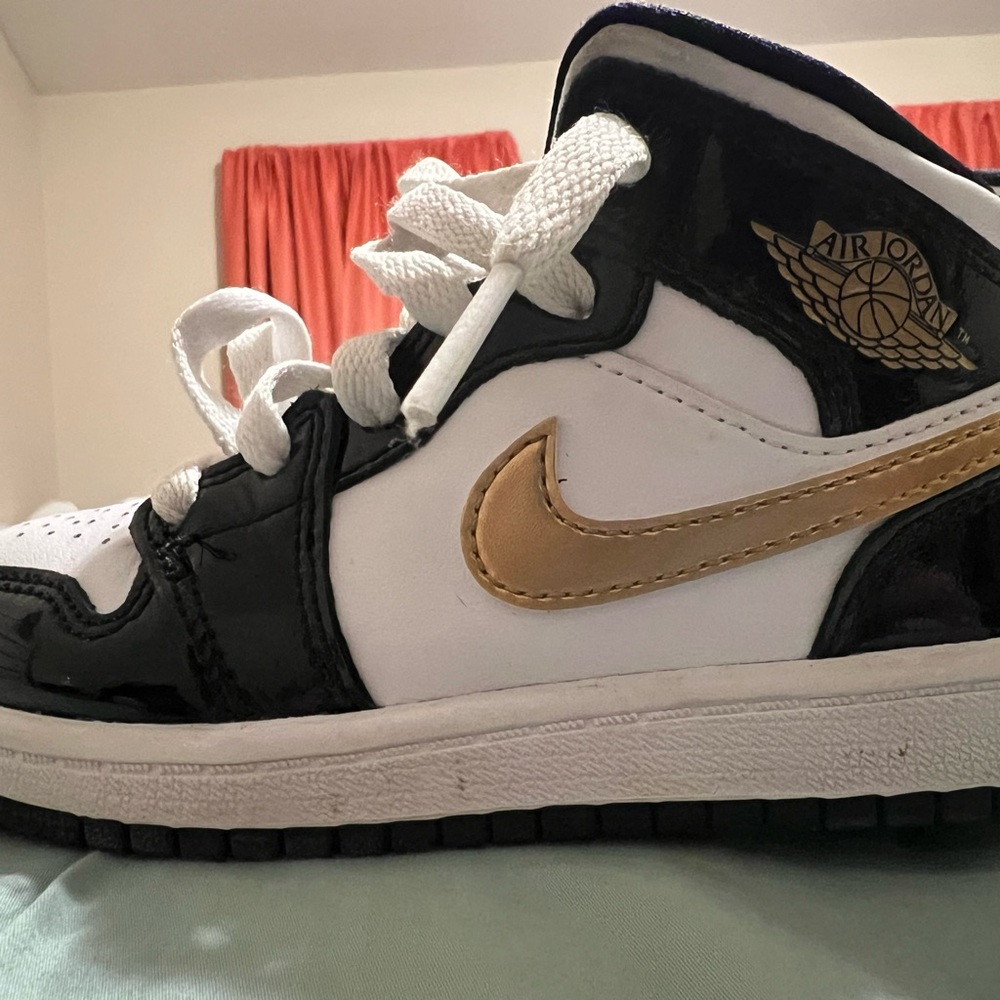 Jordan Kids Sneakers - Black, White, Gold